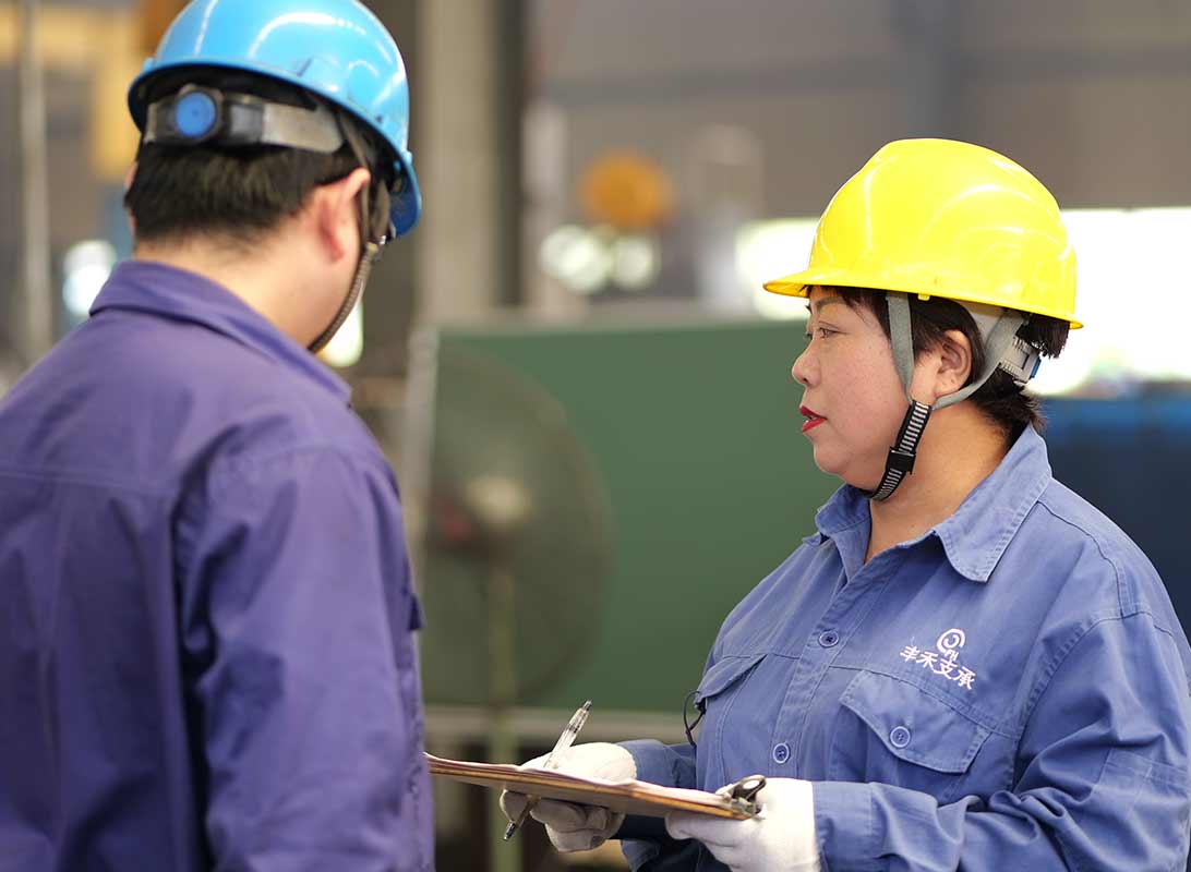 Fenghe slewing bearing engineer team